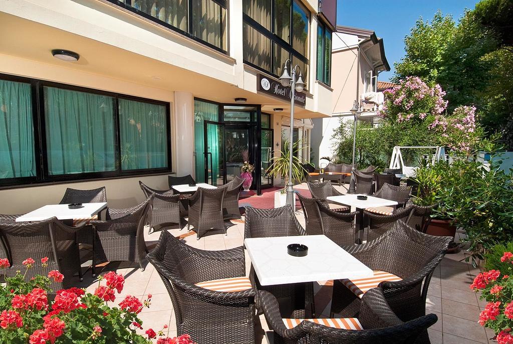 Hotel Tulipe Nazionale Riccione Esterno foto