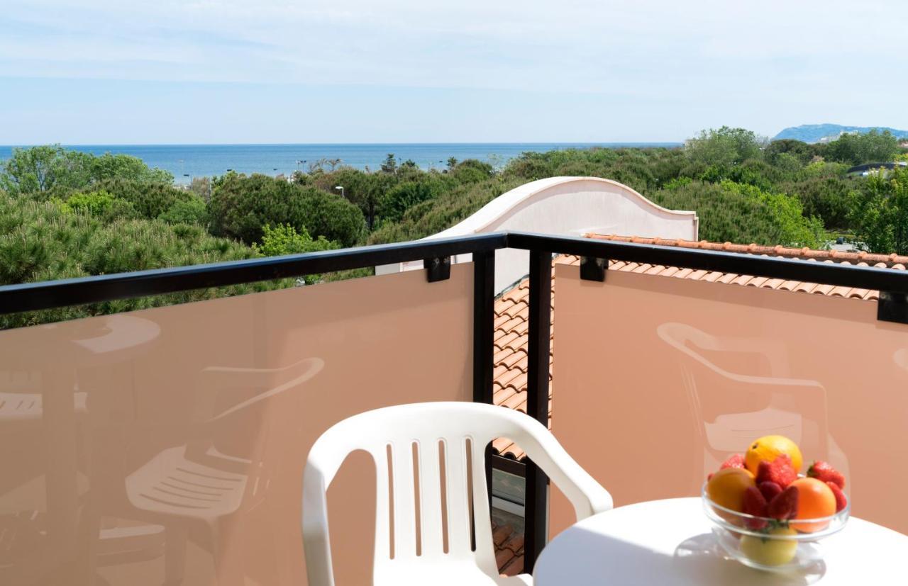 Hotel Tulipe Nazionale Riccione Esterno foto
