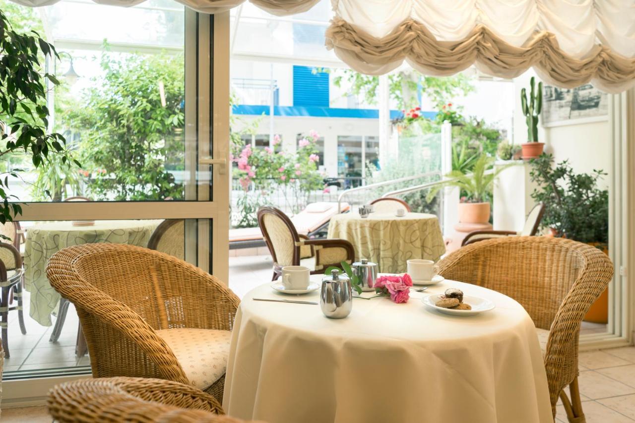 Hotel Tulipe Nazionale Riccione Esterno foto