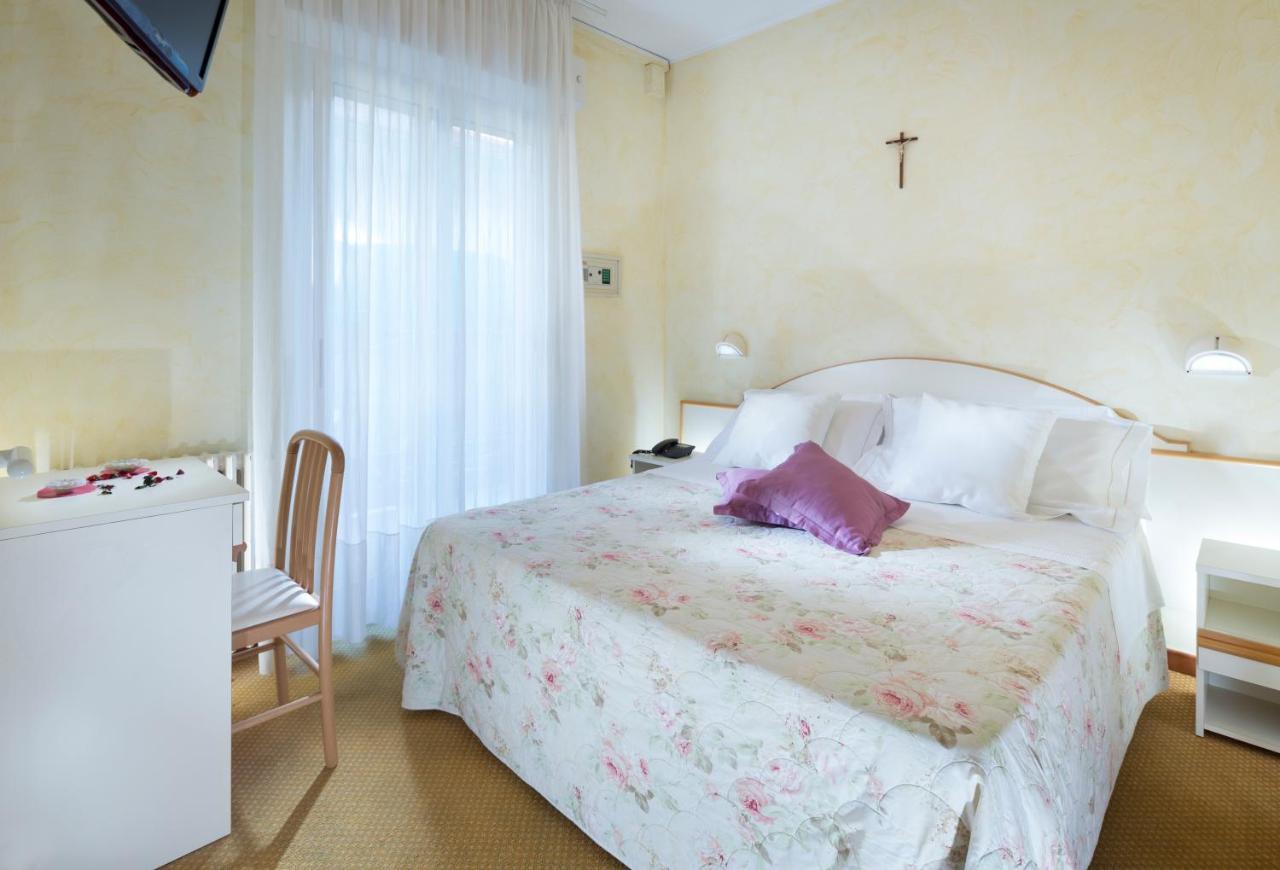 Hotel Tulipe Nazionale Riccione Esterno foto
