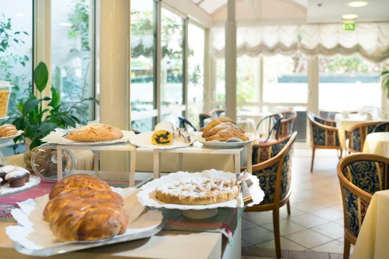 Hotel Tulipe Nazionale Riccione Esterno foto